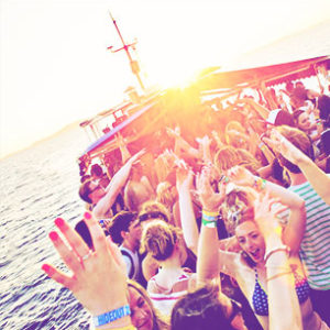 fiesta-barco-barcelona